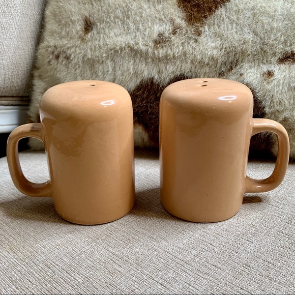 Vintage GrandMas Ceramic Salt & Pepper Shakers - Picture 4 of 4